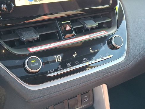 Used 2024 Toyota Corolla Cross AWD Hybrid image 17