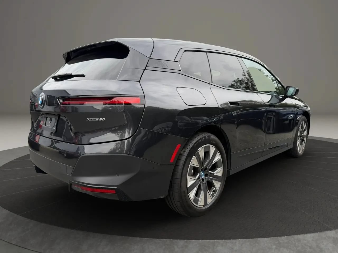 Used 2024 BMW iX xDrive50 AWD/4WD image 5