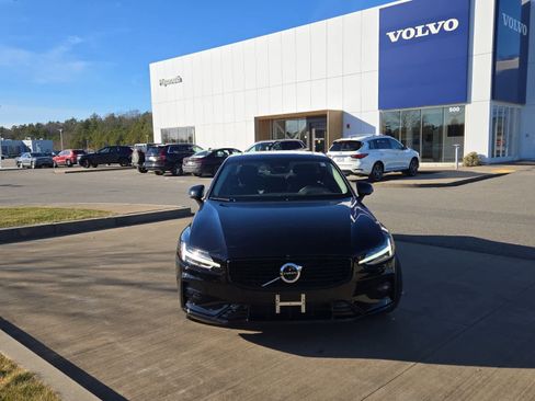 Used 2023 Volvo S60 B5 Plus w/ Climate Package image 3