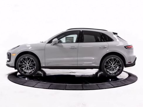 Certified 2026 Porsche Macan image 2