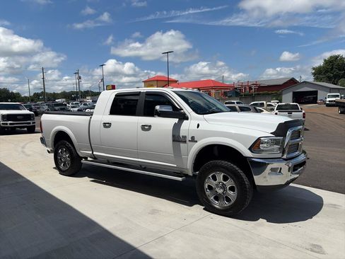 Used 2018 RAM 3500 Laramie w/ Convenience Group AWD/4WD image 6