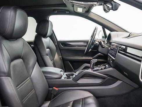 Certified 2023 Porsche Cayenne AWD/4WD image 22