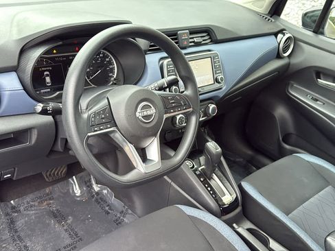 Used 2023 Nissan Versa SV image 14