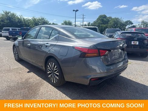 Used 2025 Nissan Altima 2.5 SV FWD image 4