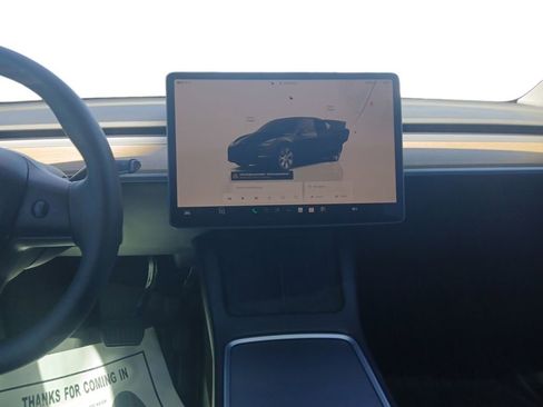 Used 2022 Tesla Model Y Long Range image 13
