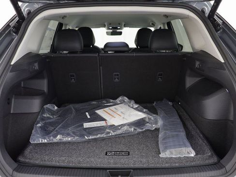 New 2025 Volkswagen Tiguan SE image 16