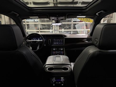 Used 2022 GMC Yukon Denali w/ Denali Premium Package image 19