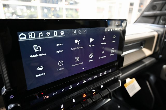 New 2026 GMC Hummer EV SUV AWD/4WD image 14