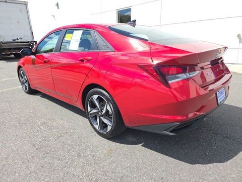 Used 2023 Hyundai Elantra SEL w/ Convenience Package FWD image 3