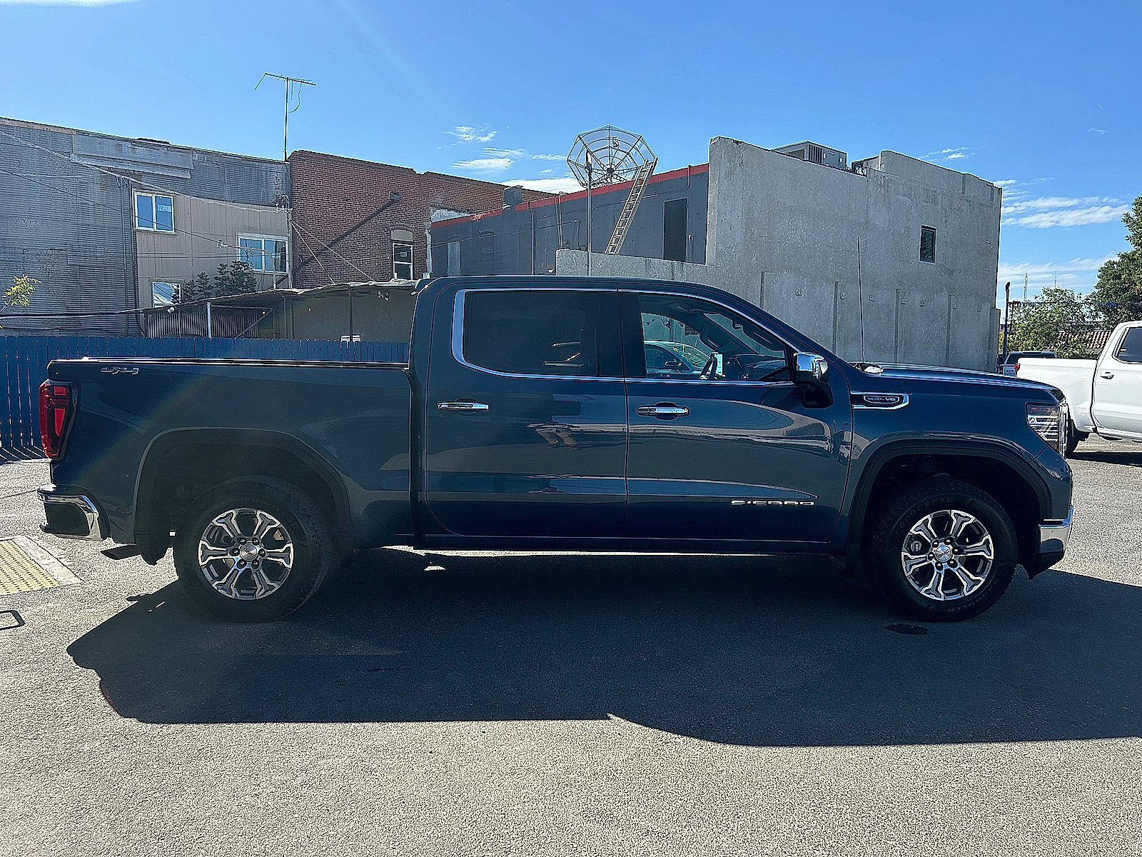 Used 2024 GMC Sierra 1500 SLT AWD/4WD image 2