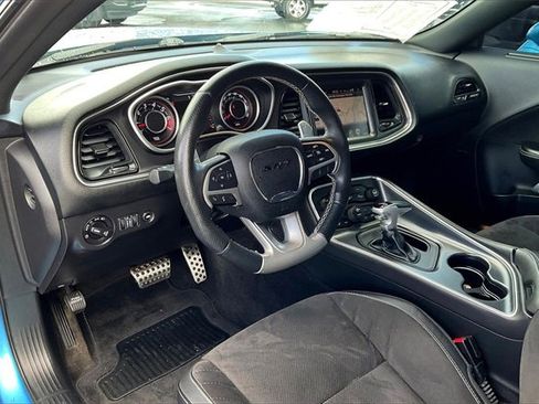 Used 2015 Dodge Challenger SRT image 13