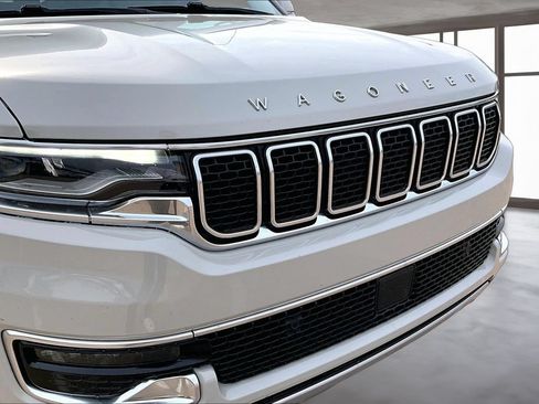 Used 2022 Jeep Wagoneer Series II AWD/4WD image 29