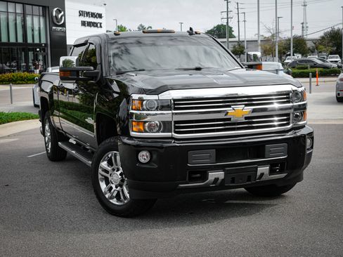 Used 2016 Chevrolet Silverado 2500 High Country w/ Duramax Plus Package image 2