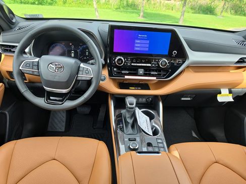 New 2026 Toyota Highlander Platinum AWD/4WD image 28