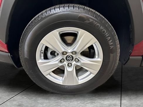 Used 2019 Toyota RAV4 XLE w/ Phone Cable & Charge Package image 26