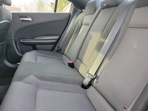 Used 2016 Dodge Charger SXT image 9