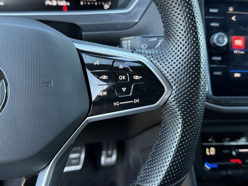 Used 2024 Volkswagen Tiguan SE R-Line image 17