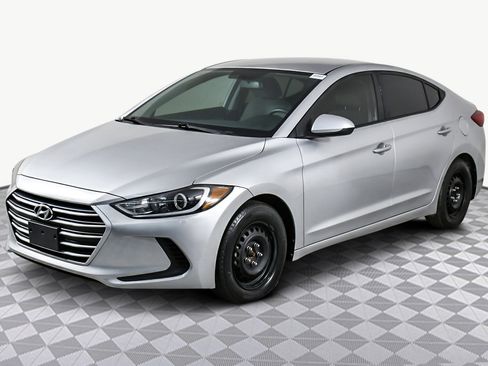 Used 2017 Hyundai Elantra SE image 4