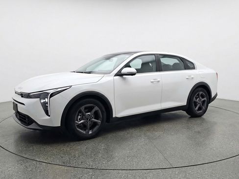 Used 2025 Kia K4 LXS image 3