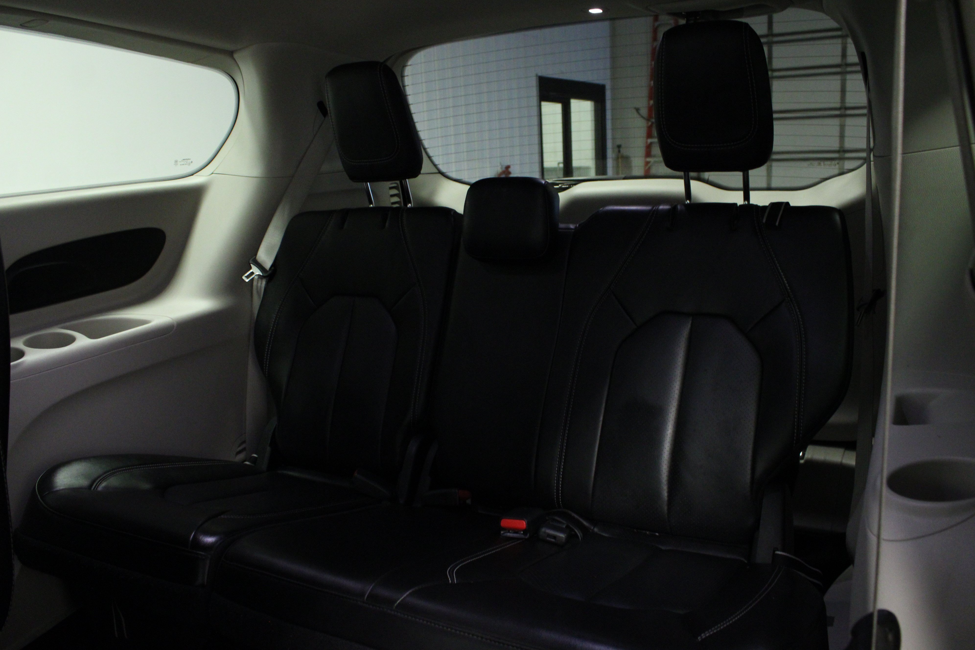 Used 2023 Chrysler Pacifica Touring-L FWD image 14