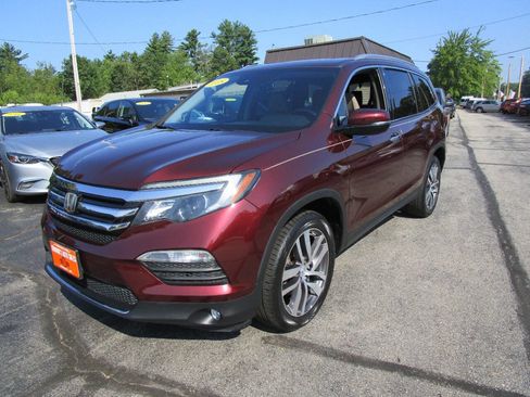 Used 2018 Honda Pilot Touring image 2
