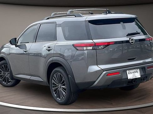 New 2026 Nissan Pathfinder SL w/ SL Premium Package FWD image 3