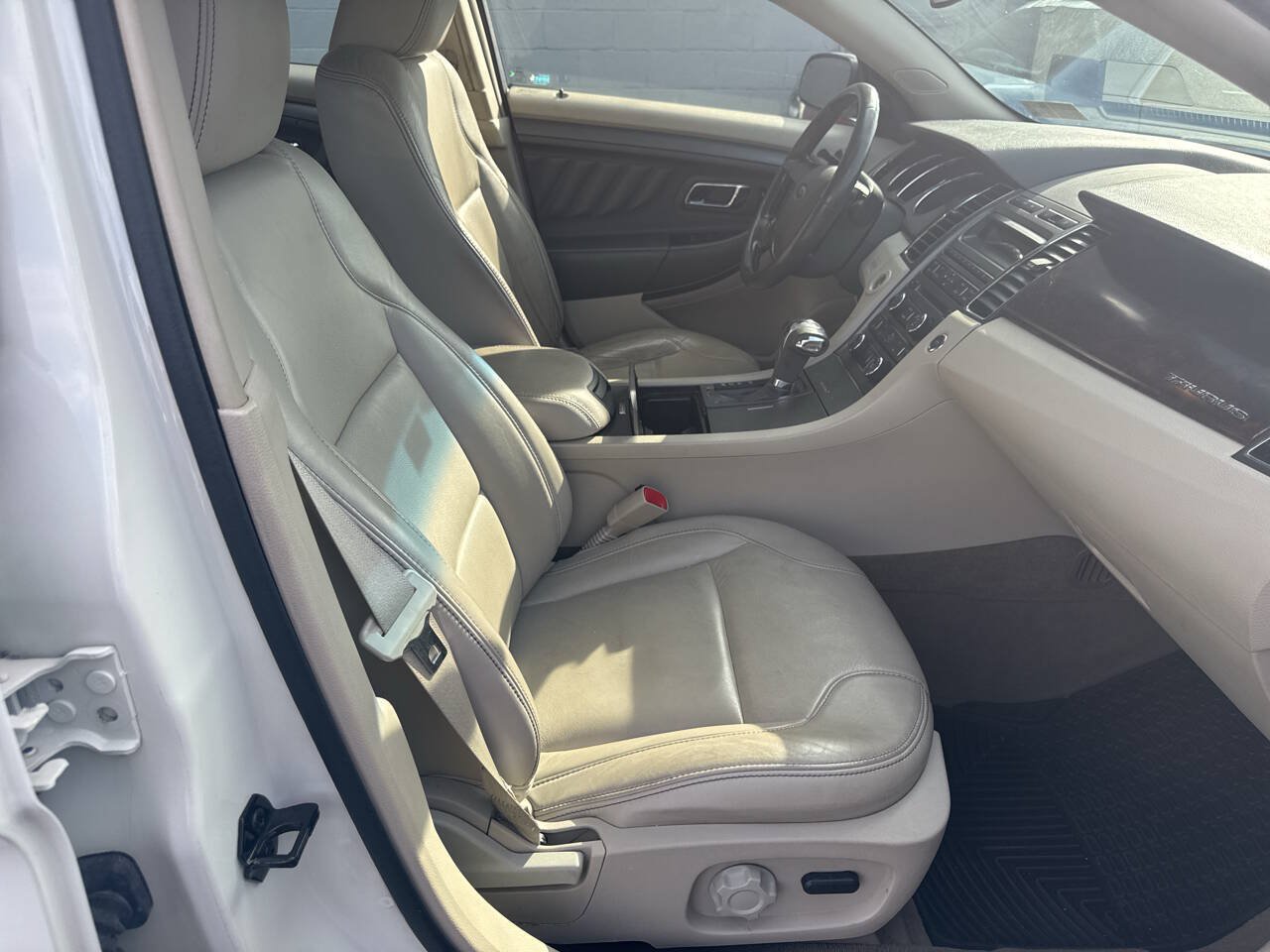 Used 2011 Ford Taurus SEL w/ 201A Rapid Spec Order Code AWD/4WD image 23
