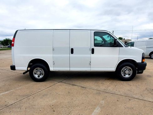 Used 2019 Chevrolet Express 2500 image 4