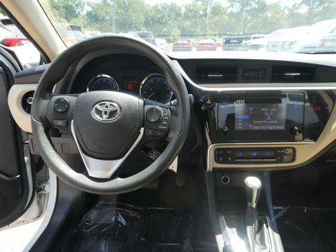 Used 2018 Toyota Corolla LE FWD image 13