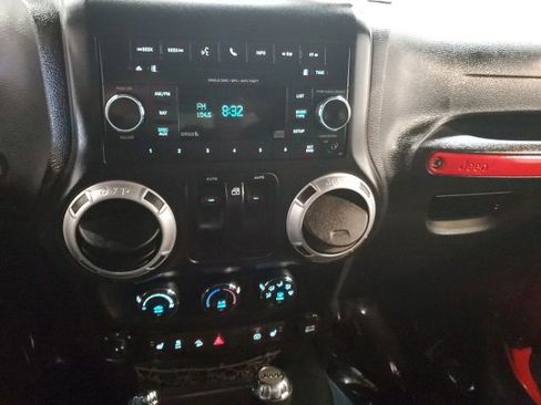 Used 2016 Jeep Wrangler Sahara w/ Connectivity Group AWD/4WD image 19