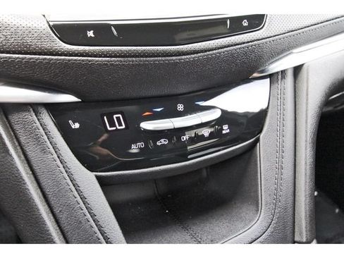 Used 2025 Cadillac XT5 Luxury FWD image 25