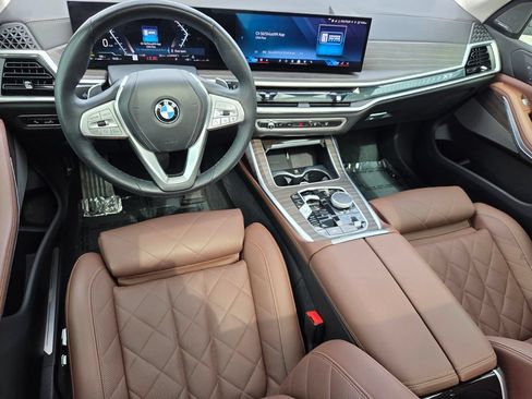 Used 2025 BMW X7 xDrive40i w/ Premium Package AWD/4WD image 11
