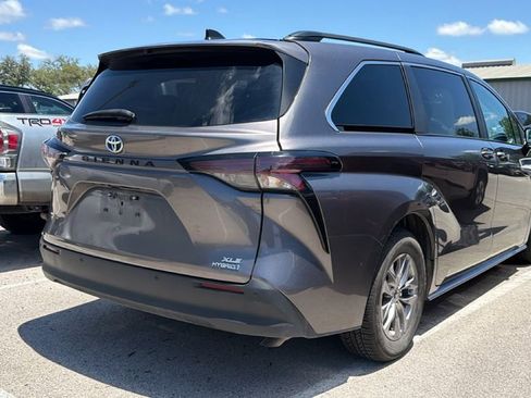 Used 2024 Toyota Sienna XLE FWD image 4