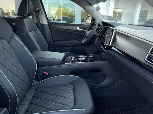 Used 2025 Volkswagen Atlas SEL Premium R-Line image 24