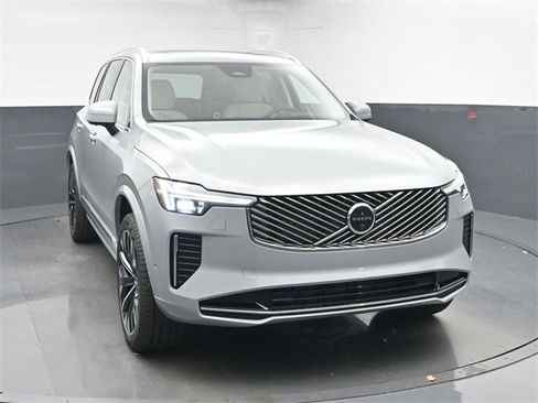 New 2026 Volvo XC90 B6 Ultra image 2