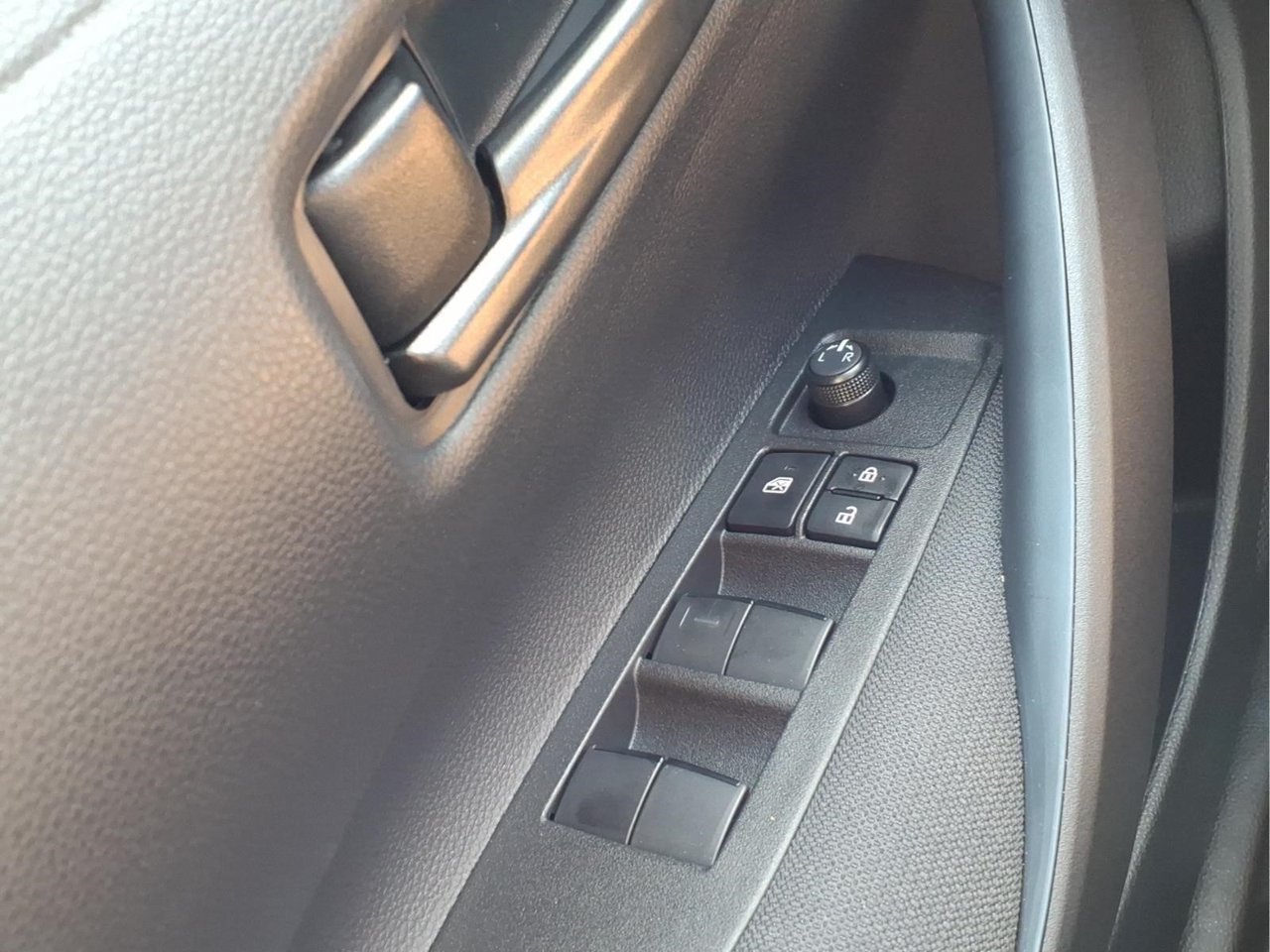 Used 2027 Toyota Corolla LE FWD image 25