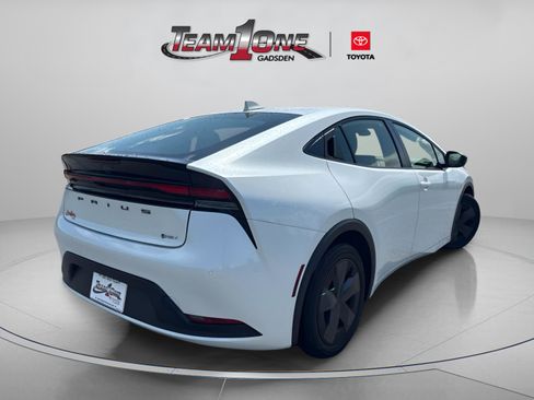 Used 2025 Toyota Prius LE FWD image 8