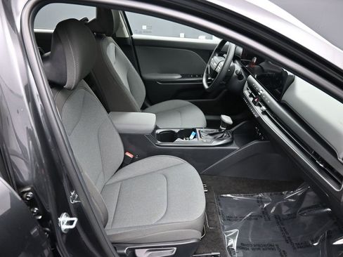 Certified 2025 Kia K4 LX image 24
