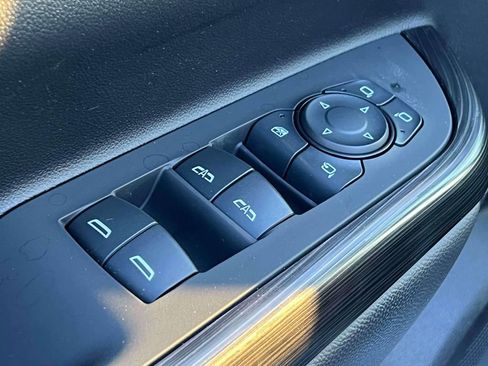 Used 2023 GMC Acadia SLT w/ Preferred Package image 17