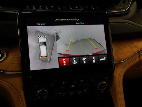 Certified 2025 Jeep Grand Cherokee Summit AWD/4WD image 36