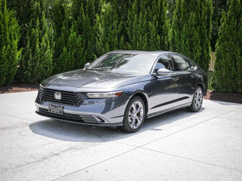 Used 2023 Honda Accord EX image 5