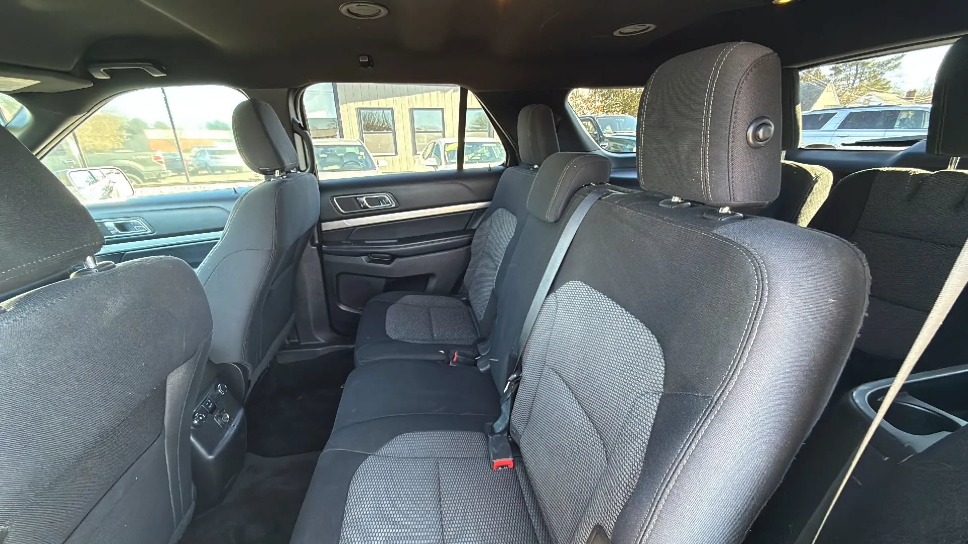 Used 2018 Ford Explorer XLT AWD/4WD image 20