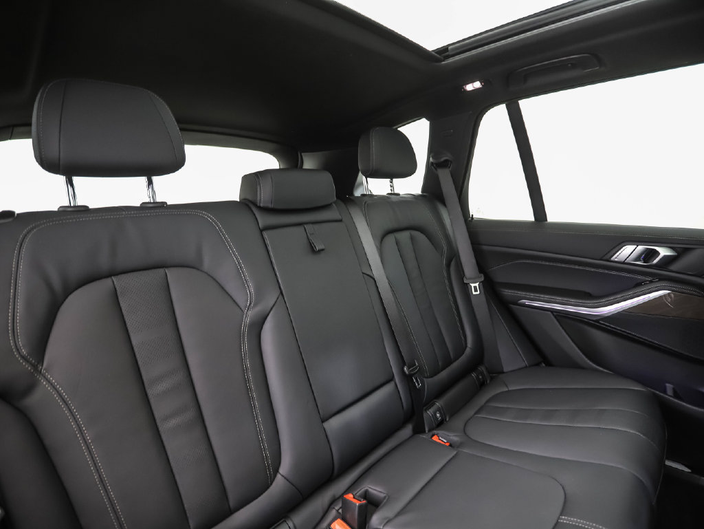Used 2022 BMW X5 xDrive40i w/ Premium Package AWD/4WD image 28