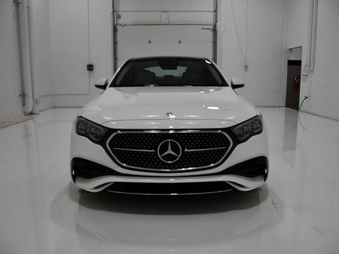 Used 2024 Mercedes-Benz E 350 4MATIC Sedan image 2