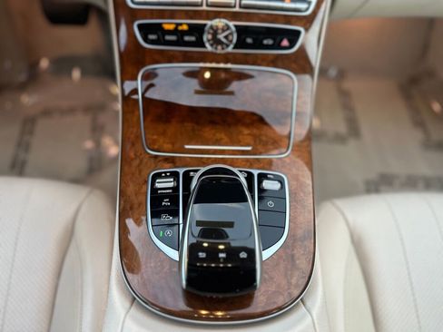 Used 2019 Mercedes-Benz E 300 4MATIC image 19