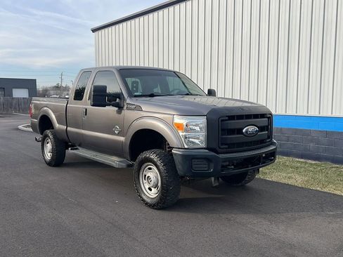Used 2011 Ford F250 XL AWD/4WD image 3