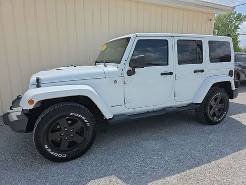 Used 2015 Jeep Wrangler Unlimited Sahara image 10