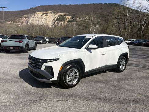 Used 2025 Hyundai Tucson SE image 4