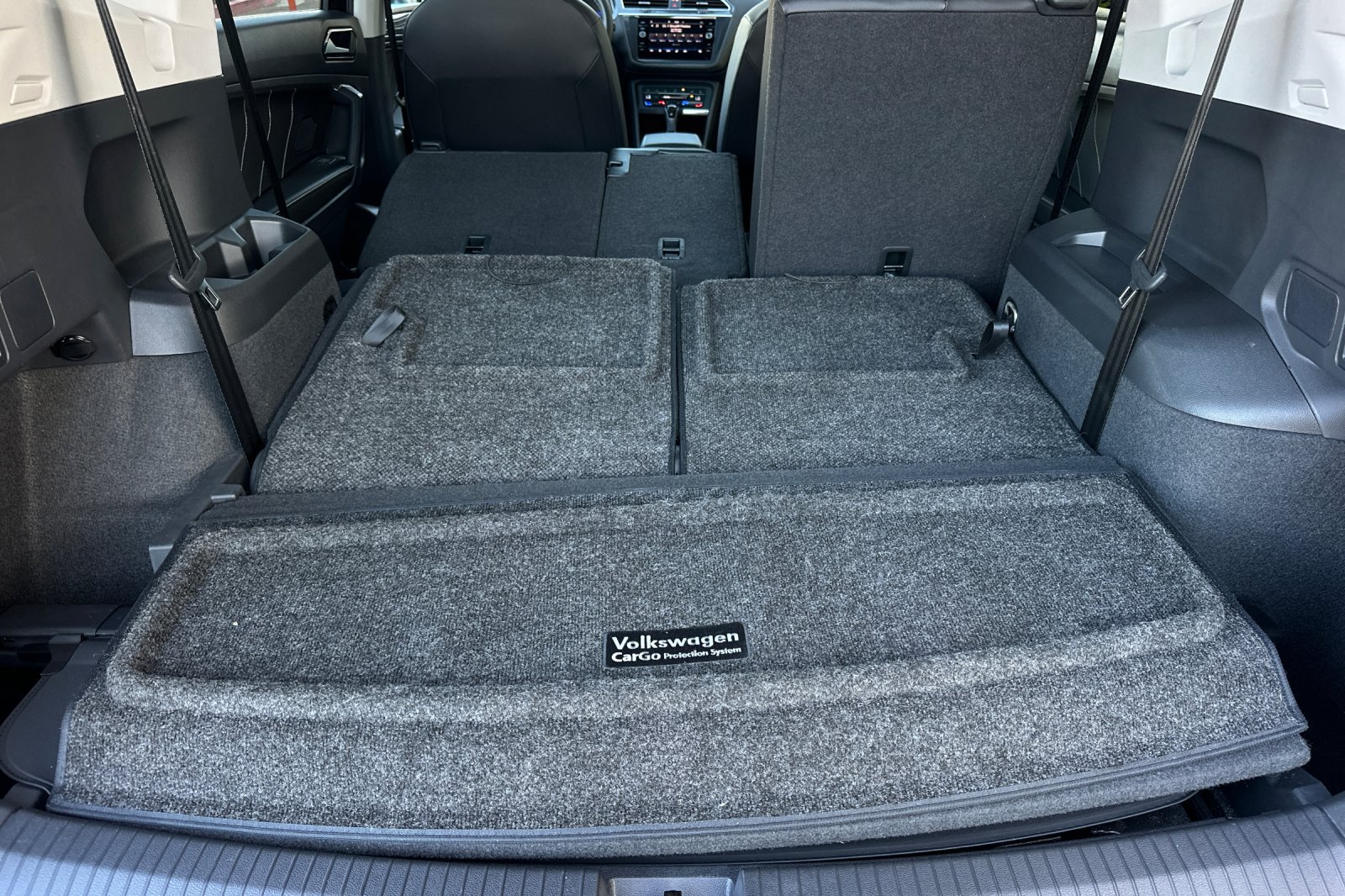 Used 2023 Volkswagen Tiguan SE w/ Panoramic Sunroof Package FWD image 16