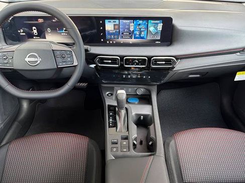 New 2027 Nissan Sentra SR w/ Floor Mat Package FWD image 14